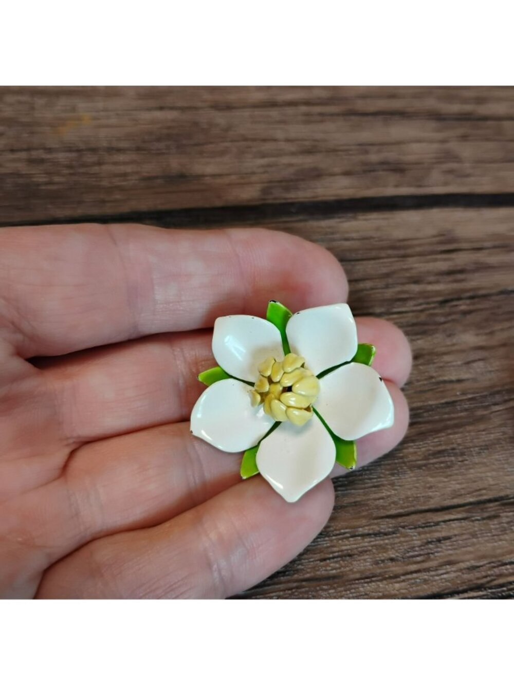 Vintage Sarah Coventry White & Green Enamel Flower Clip-On Earrings Retro Floral - Picture 7 of 7